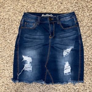 Stretchy and soft denim skirt.